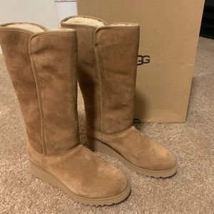 NEW UGG Kara chestnut treadlite boots